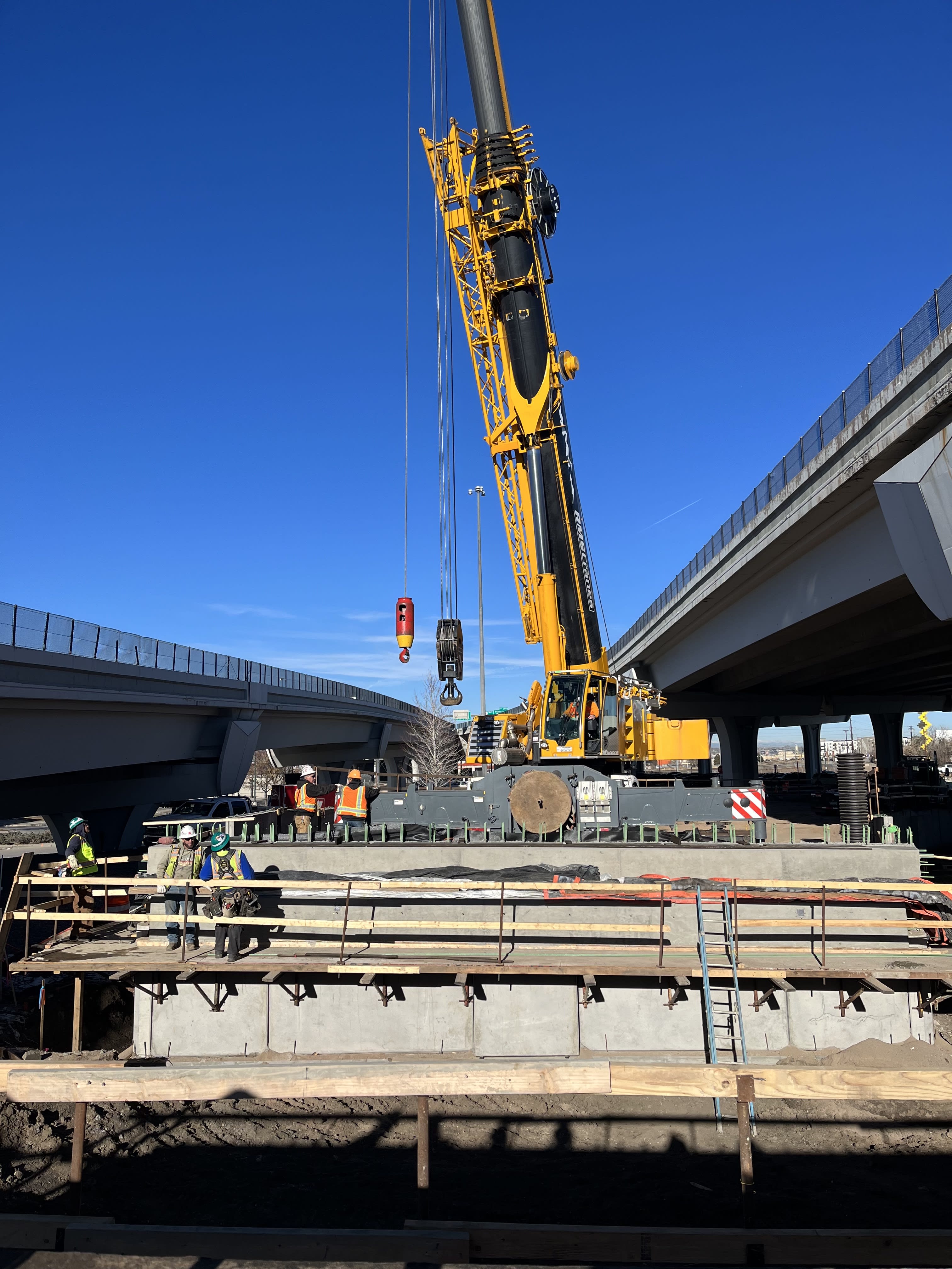 Access to RTD parking lots at I-25 and Broadway Station Park-n-Ride ...