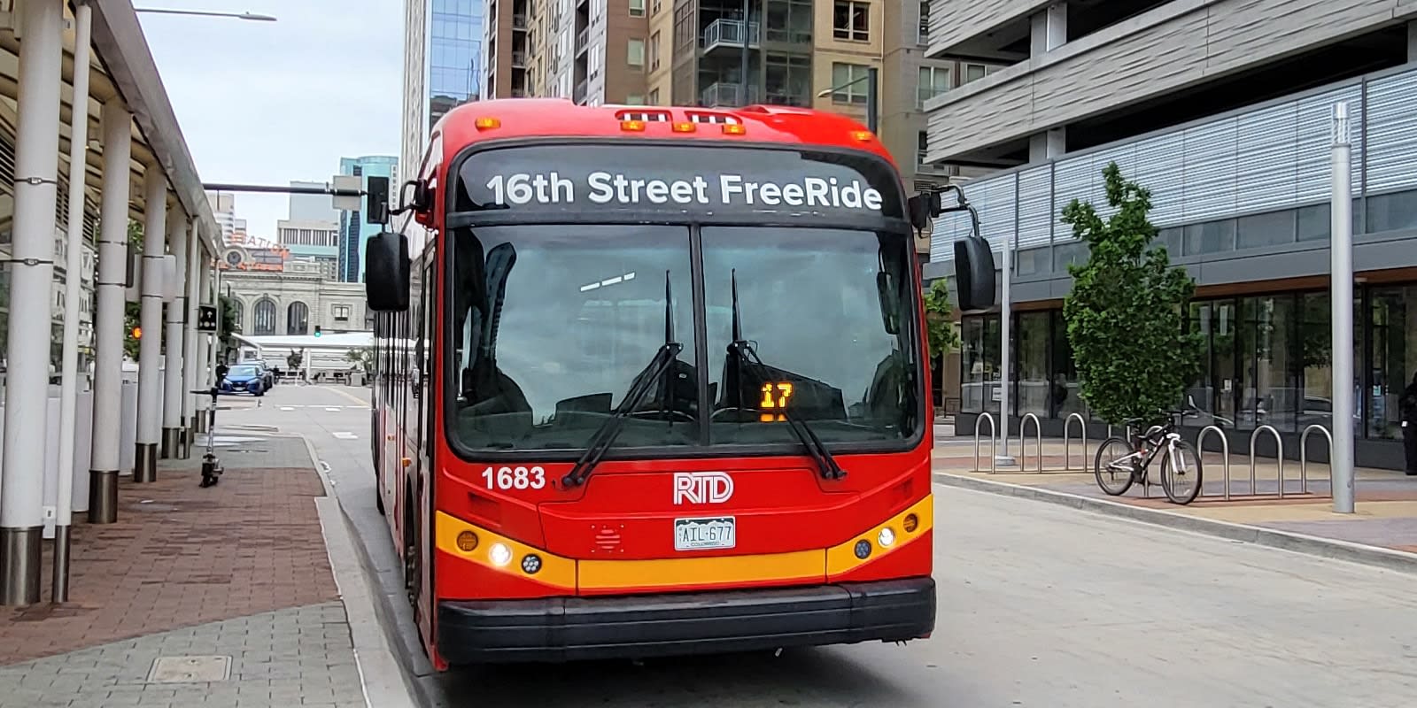 Image of the front of a 16th Street FreeRide, formerly Free MallRide, bus.