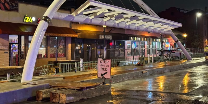 Photo of arch installation on BRT at Franklin Street and Colfax Avenue