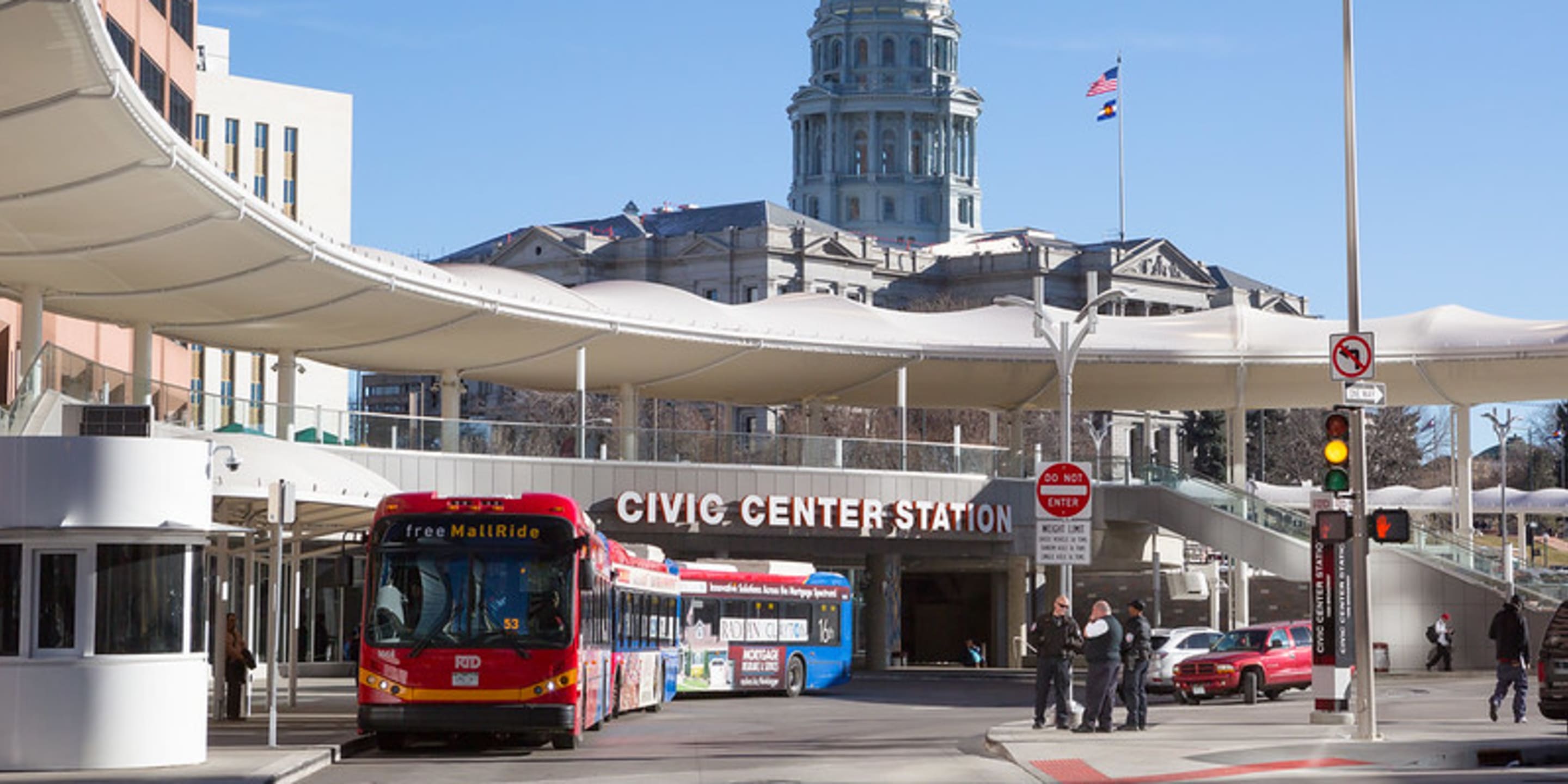 FreeRide shuttle at Civic Center bus turnaround